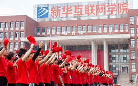 一面党旗一颗初心 | 中国东方教育集团举行百校共拼党旗活动
